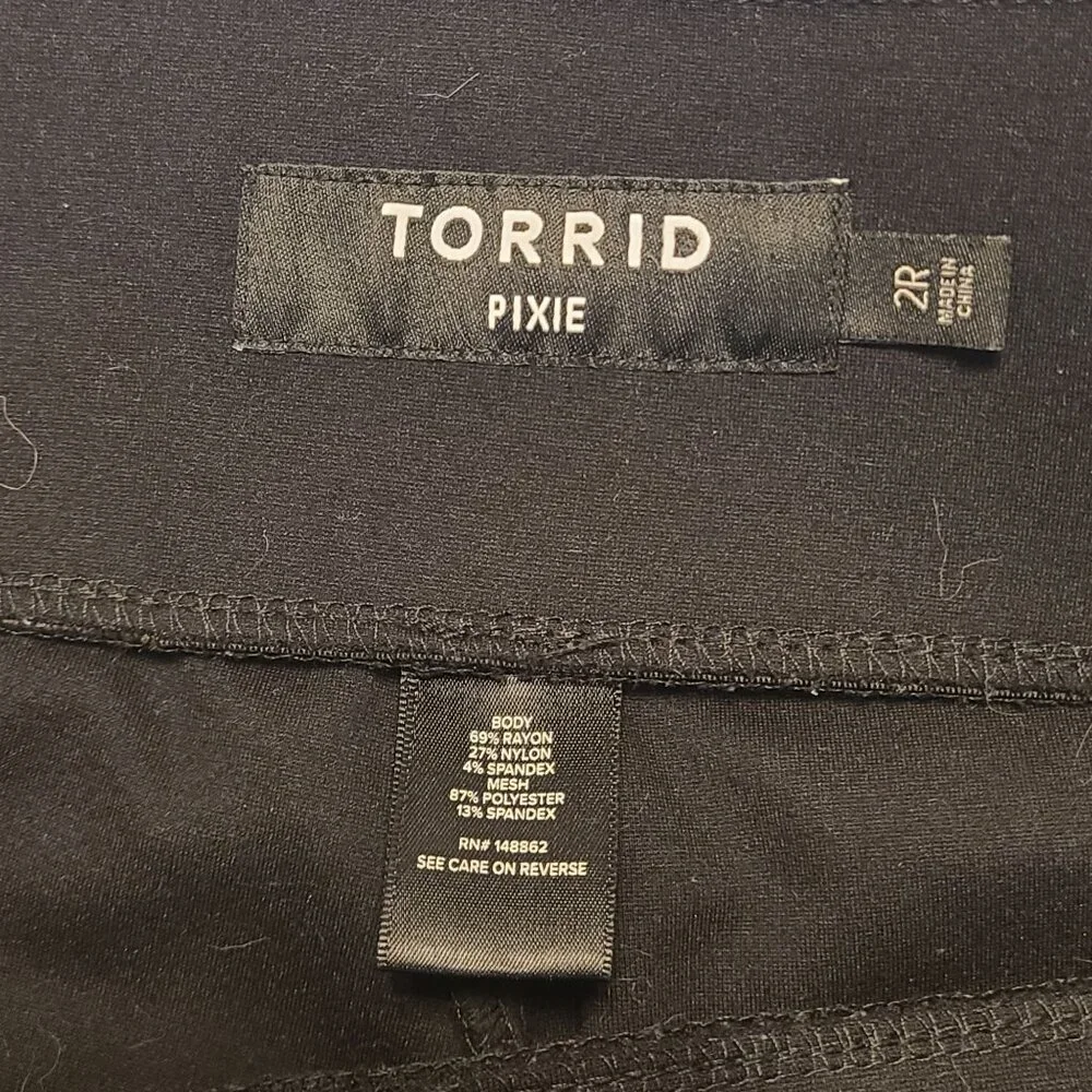 Torrid Pixie Cropped Snake Print Leggings Pull On Pants Size 2R - Picture 4 of 9